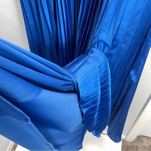 LEENA Mac Duggal Ruffle Top Sleeveless V Neck Pleated Gown Dress - Picture 7 of 14